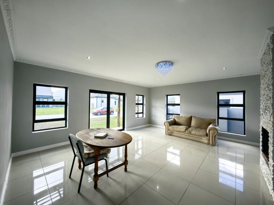 To Let 4 Bedroom Property for Rent in Blue Mountain Village Western Cape